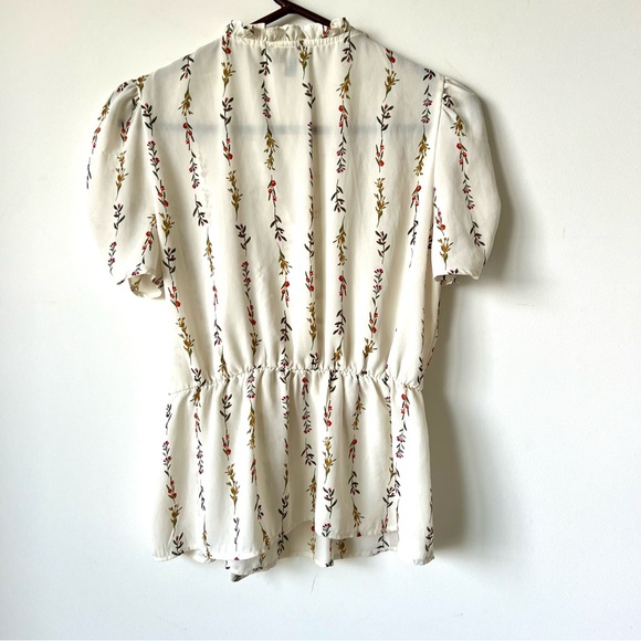OLM Floral Ruffled Surplice Short Sleeve Peplum Blouse—SZ. Medium - Picture 16 of 16